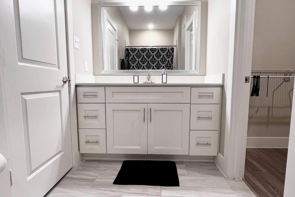 Welcome To Our Spacious 2-Bedroom 2-Bathroom Located In The City Of Houston, Texas! Екстериор снимка